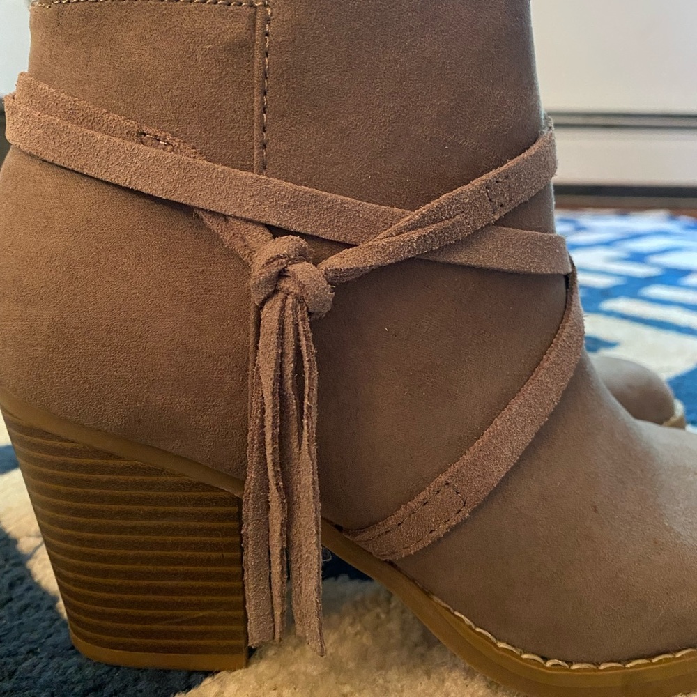 Express Booties - Picture 3 of 8